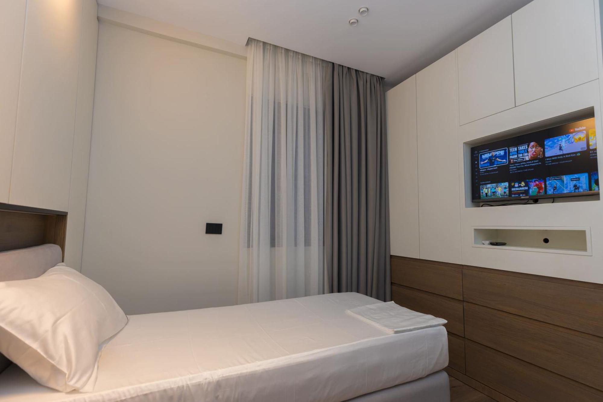 Diora'S Hotel And Apartments Vlorë Rom bilde